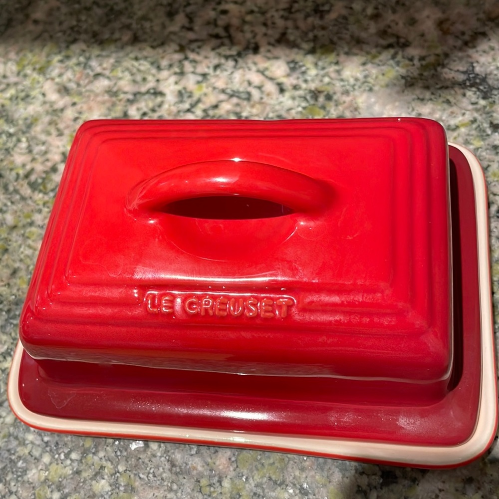 Le Creuset Heritage Butter Dish - Cerise